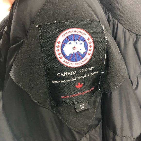 Canada goose fur lined black parka size small - Picture 4 of 8